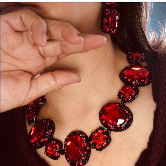 Massive red earrings - Picture 4 of 4